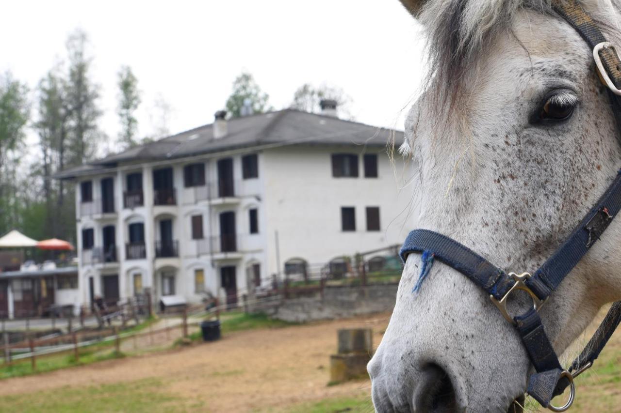 Favetto Family Ranch Panzió Rueglio Kültér fotó